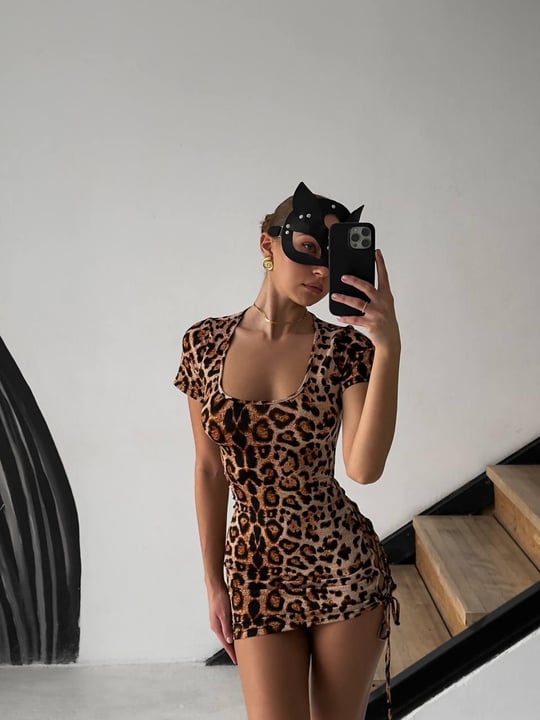 Leopar Desenli Sırt Dekolteli Elbise